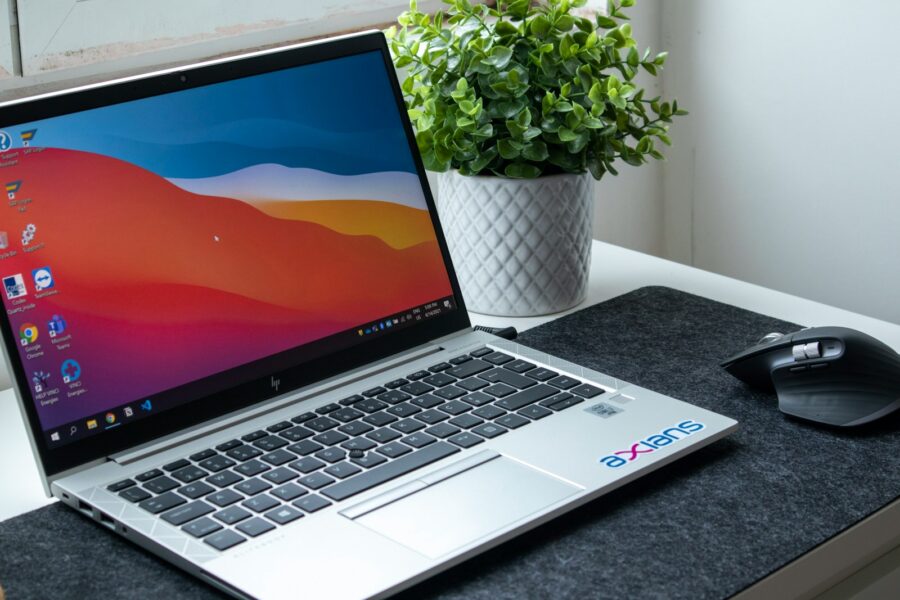 Laptop virtual desktops