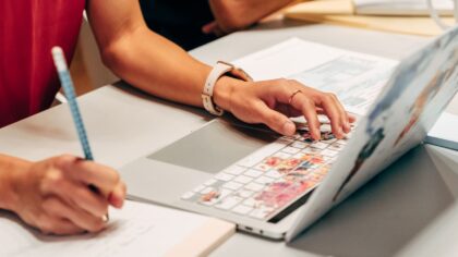 A calm guide to AI writing assistants: how to use them without losing your own voice