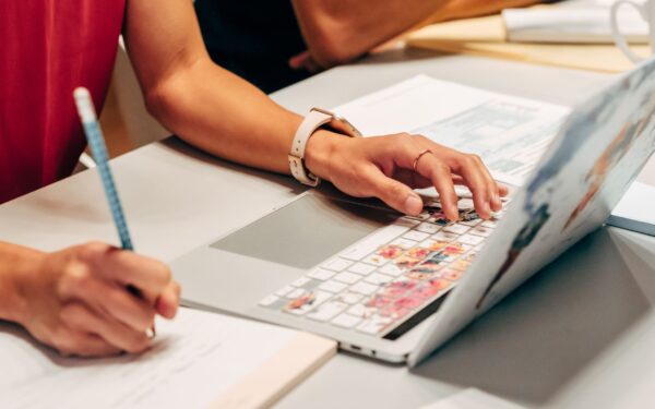 A calm guide to AI writing assistants: how to use them without losing your own voice
