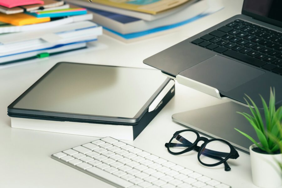 Laptop desk file
