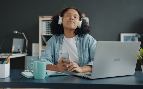 Bluetooth headphones and earphones in plain language: what really matters before you buy