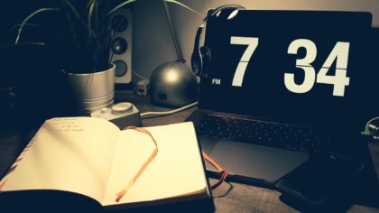 Build a simple daily shutdown routine to clear digital chaos and actually switch off