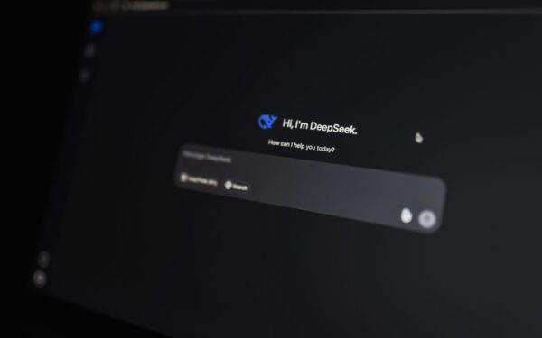 Everyday AI prompts anyone can use to save time, think better and stay safe