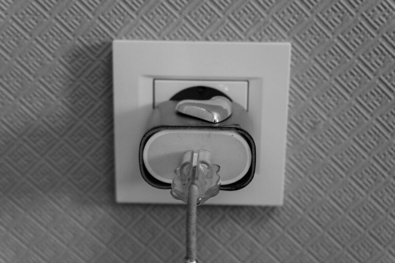 Smart plug power