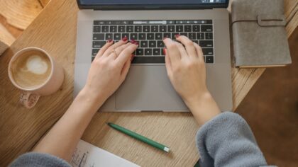 Simple AI prompt recipes that help beginners get useful results faster