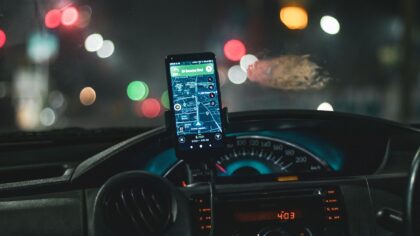 Simple guide to online maps: how to find places, plan routes and use them offline
