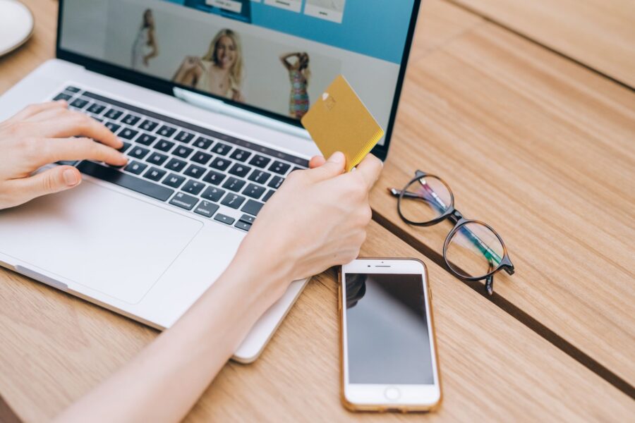 Laptop smartphone credit