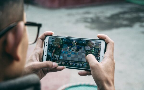 How phone cooling fans can improve mobile gaming performance?