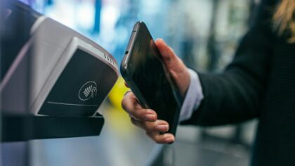 A simple guide to contactless payments and how to use them safely