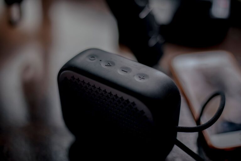 Bluetooth speaker smartphone