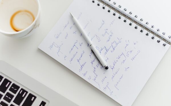 Calm guide to AI brainstorming: how to get fresh ideas without feeling replaced