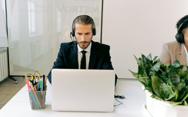 Calm guide to AI for customer support: how to stay human while letting chatbots help
