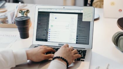 Calm guide to AI for email: simple ways to clear your inbox and write replies faster