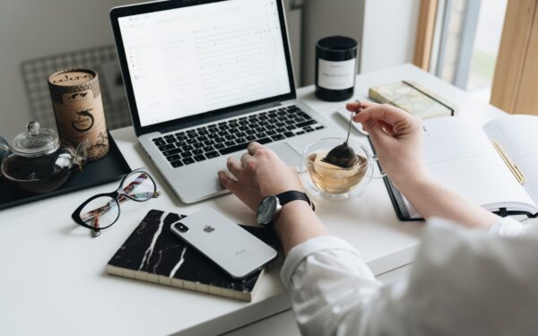 Calm guide to AI for email: simple ways to clear your inbox faster and write better messages
