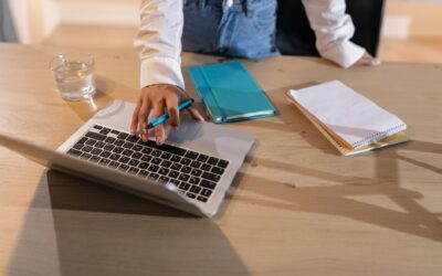 Calm guide to AI for everyday research: how to check info, compare options and learn smarter