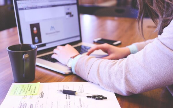 Calm guide to AI for online brainstorming: how to get unstuck without losing your own ideas