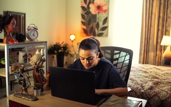 Calm guide to AI for remote workers: simple ways to focus, plan and collaborate better