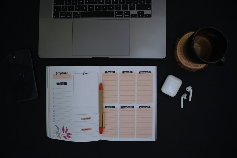 Desk calendar laptop