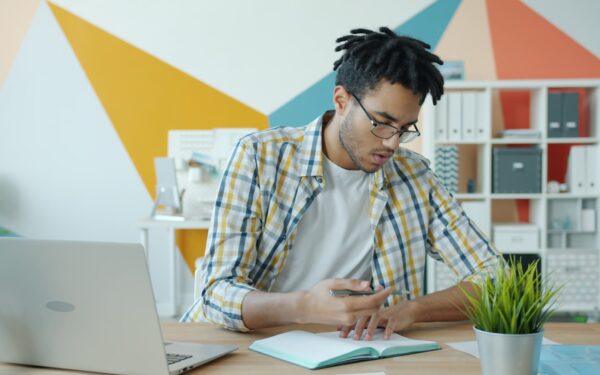 Calm guide to AI note-taking: how to capture ideas without drowning in apps