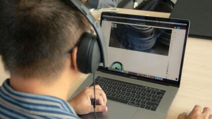 Calm guide to AI voice tools: simple ways to listen, narrate and speak more easily