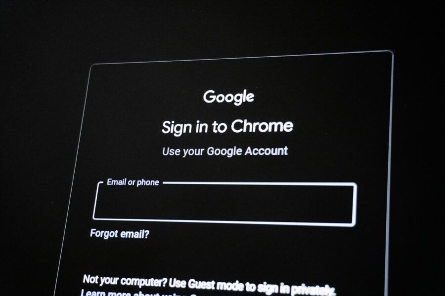 Laptop smartphone google