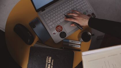 Everyday AI checklists: a simple way to use chatbots more safely and productively