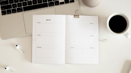 How to build a simple weekly review that actually keeps your digital life organized