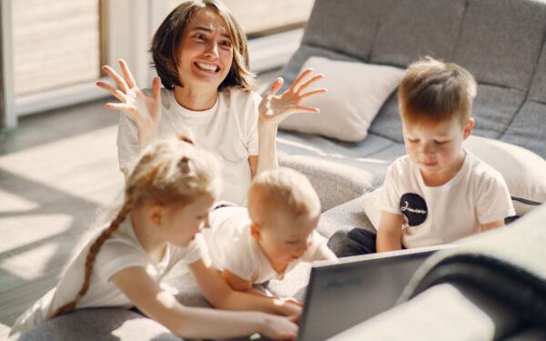 How to protect children online without spying on them: a calm guide for parents