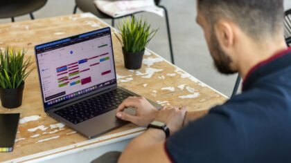 How to use simple scheduling apps to stop drowning in calls and actually protect your time