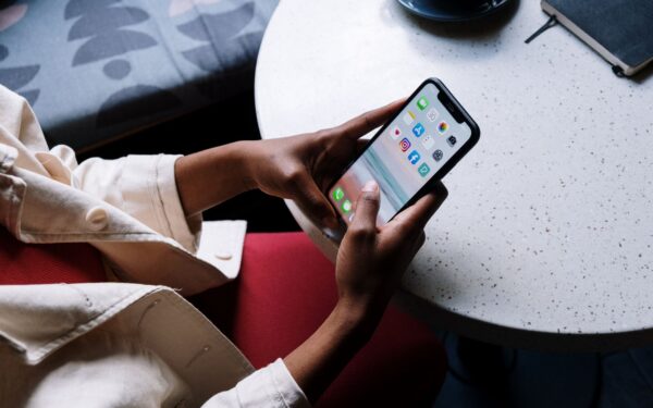 How to use translation apps in real life instead of copy‑pasting every single sentence