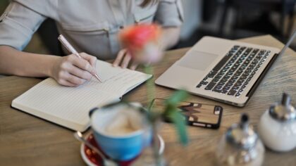 How to use writing apps to draft, edit and publish faster without lowering your standards