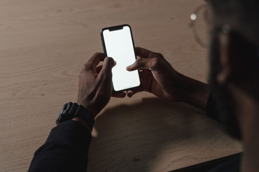 Smartphone privacy screen