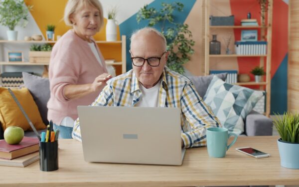 Simple digital self‑defense for seniors: avoid common online tricks without becoming afraid of the internet