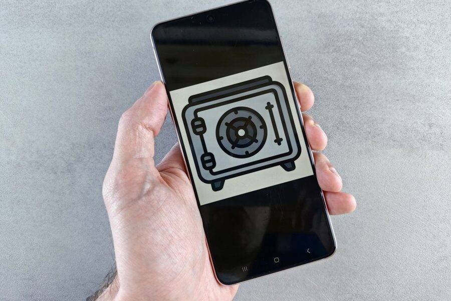Smartphone hand privacy
