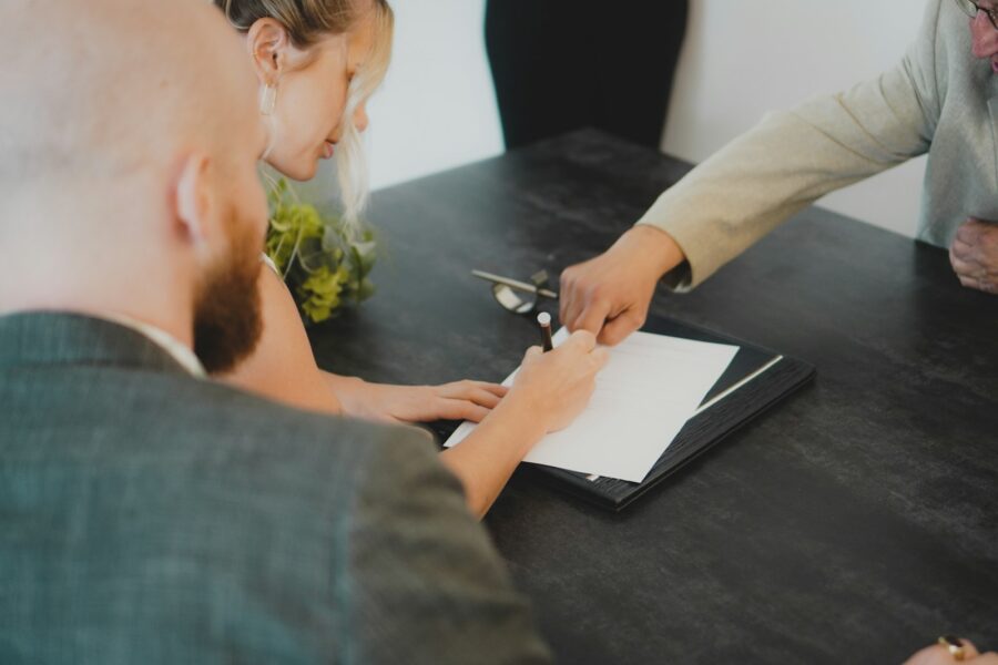 Person signing digital