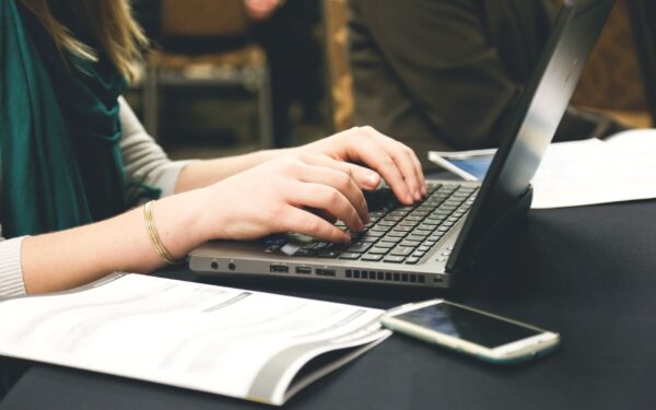 Simple guide to file formats: understand PDFs, DOCX, JPG and more without getting lost