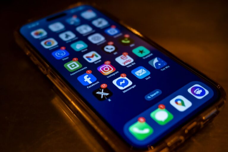 Group chat smartphone