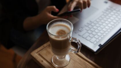 Simple guide to your digital identity: how websites recognize you and what you can adjust
