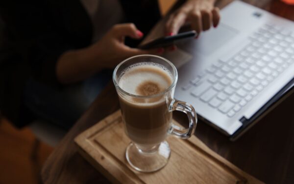 Simple guide to your digital identity: how websites recognize you and what you can adjust